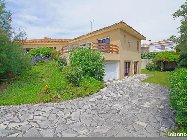 Maison 10 pièces 268 m²
