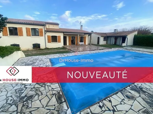 Villa traditionnelle avec jardin agréable, nombreuses dépendances, environnement calme