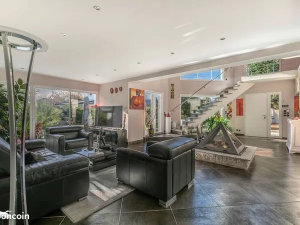 Maison 6 pièces 228 m²