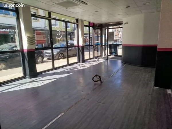 Local commercial 220 m² - Centre-ville - Belle visibilité