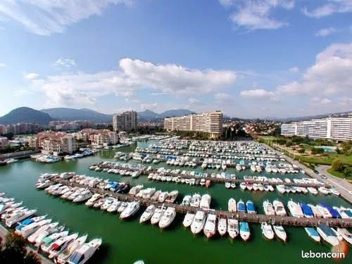 Loue Place de port 8mx3m Cannes Marina Mandelieu