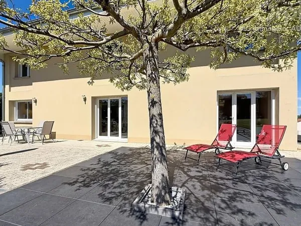 Maison 7 pièces 240 m²