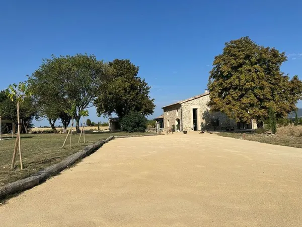 MAS EN PIERRE ENTIEREMENT RESTAURE