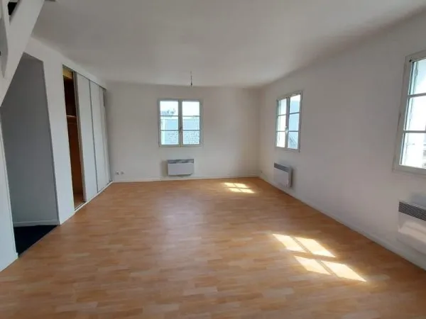 APPARTEMENT DUPLEX AU COEUR DE BOURGUEIL