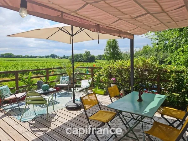 A Cézac, jolie maison en pierre rénovée, terrain de 447m², piscine