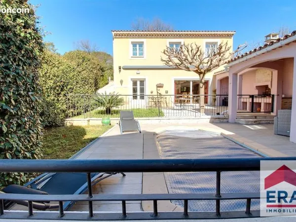 Maison 6 pièces 259 m²