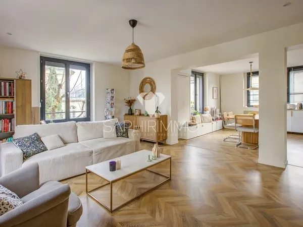 Appartement F5 93m2 entièrement rénové en centre ville de Br