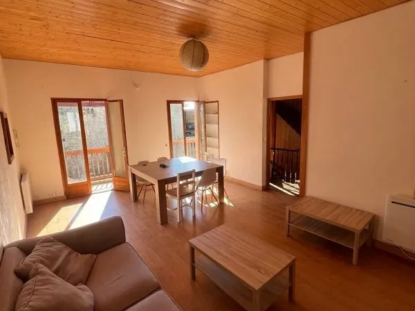 Appartement t3 en hyper centre équipé avec grand balcon plein sud