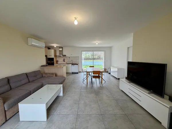 Maison 5 pièces de 115 m² vendue louée entre Marboz et Saint-Etienne-du-Bois