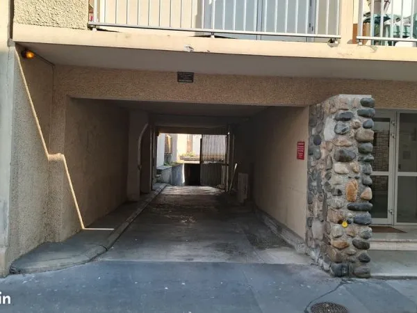 Loue garage box quartier ST AGNE