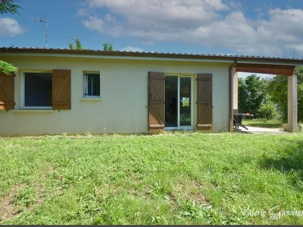 Maison de plain-pied avec jardin - Centre de St Seurin sur l'Isle