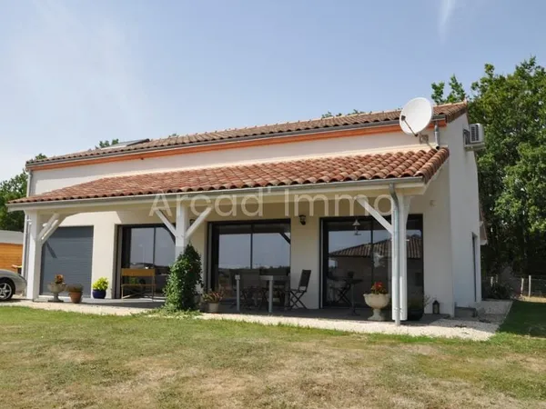 Spacieuse maison trois chambres, garage, jardin clos et terr