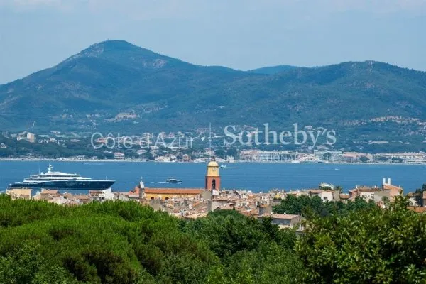 Maison de caractère avec piscine, dépendance et vue mer, à deux pas de Saint-Tropez village