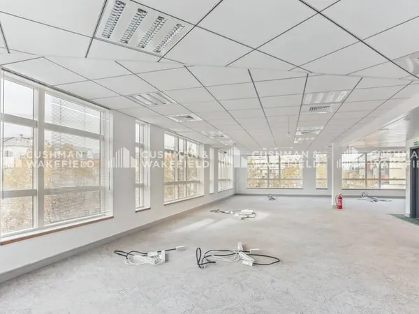 Bureau 2 pièces 598 m²