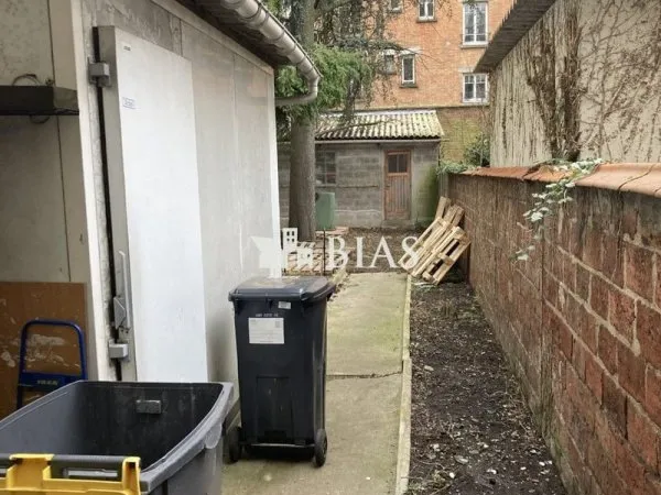 Local commercial 200 m²