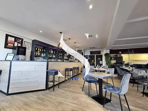 Local 1 pièce 132 m²