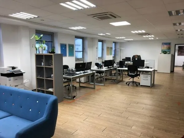 Bureau 150 m²