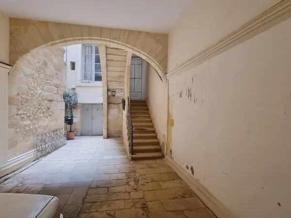 IMMEUBLE 8 lots - Fin 17ème