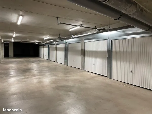 Box fermé sécurisé - Parking privatif centre-ville Rodez - Accès facile