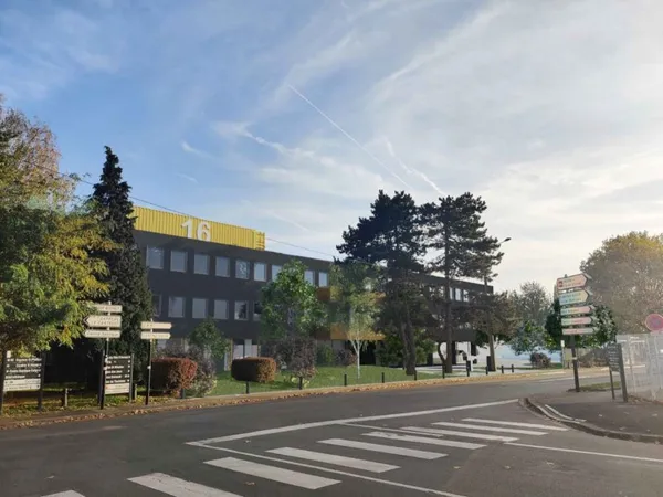 Local professionnel 1000 m²