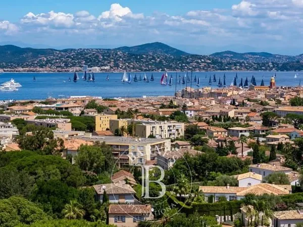 SAINT-TROPEZ - VILLA AVEC VUE MER ET A PIED DU VILLAGE - 6 CHAMBRES