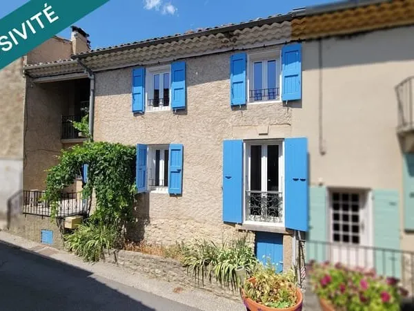 Maison de village avec grand garage et terrasses