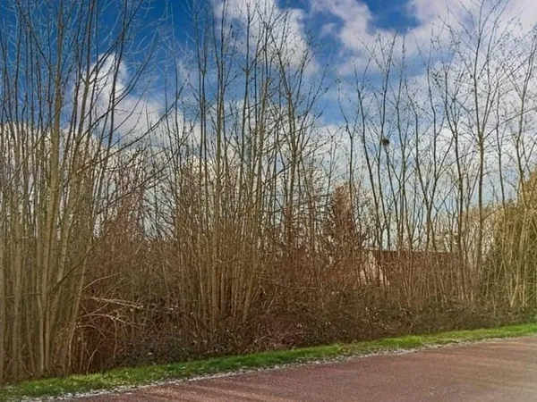 Terrain 758 m²