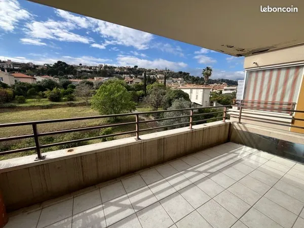 2 pièces au calme grande terrasse