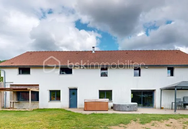 Maison 6 pièces 225 m²