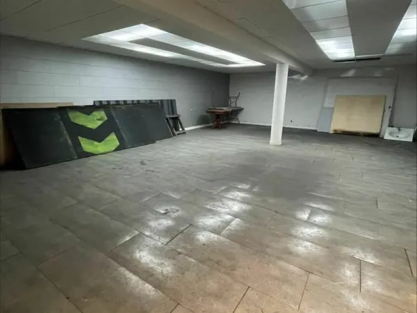 Local 74 m²