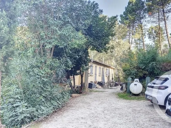 Bâtiment 214 m²