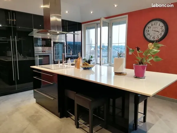 Appartement duplex lumineux 110 m2, 2 chambres + mezzanine, belles prestations, proche Centre ville 