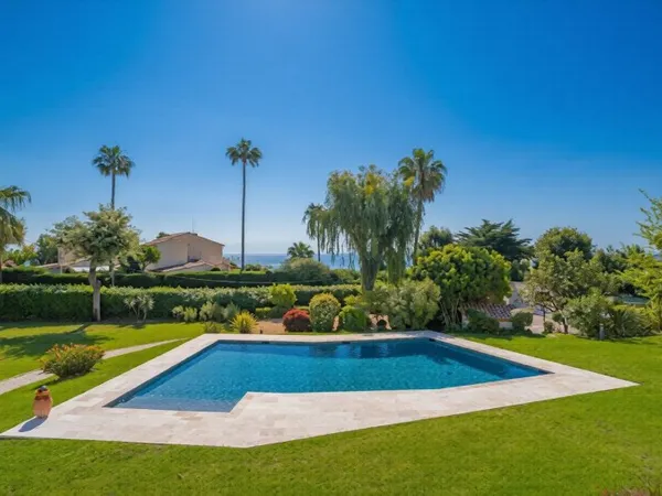 Villa entièrement rénovée dans un domaine privé par le quartier recherché Californie