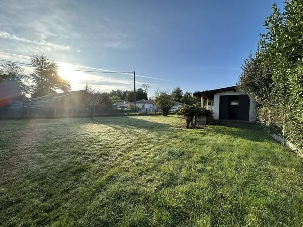 TERRAIN CONSTRUCTIBLE 500M2 AU CALME - GUJAN MESTRAS - Bassi
