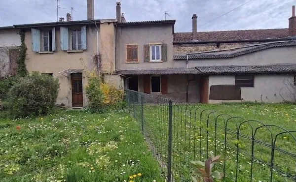 ENSEMBLE IMMOBILIER AU CENTRE DE LA VERPILLIÈRE.