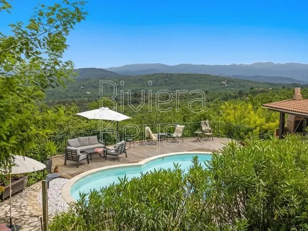 MONS : Villa de 4 chambres avec vue panoramique et belle piscine, proche Fayence