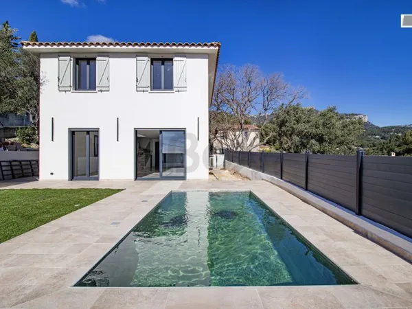 TOULON OUEST : MAISON NEUVE DE 120 m2 AVEC VUE MER