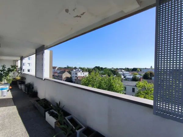 Nantes Saint-Jacques. Appartement T4 récent avec loggia de 31 m2. 309 100 € FAI