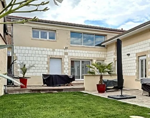 🏡 Maison individuelle 234 m² entièrement rénovée - La Veuve - 360 000