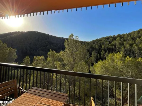 Appartement T2/T3 65 m² à Super Valmont. Calme absolu et vue à 180° sur la forêt du Parc National