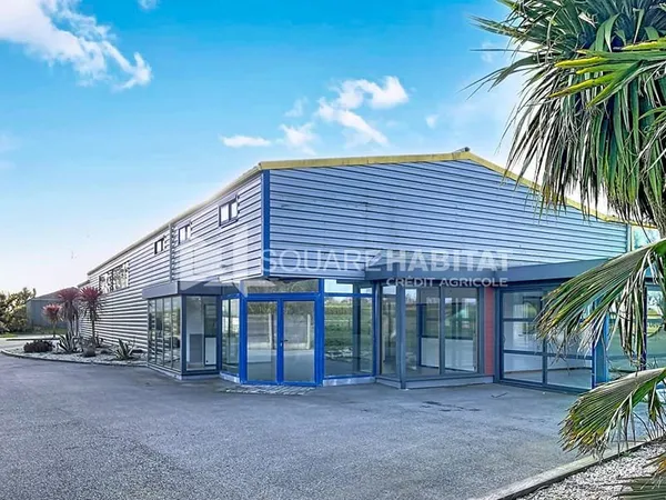FINISTERE - LANRIVOARE - LOCAL COMMERCIALE 1185 M² - BORD DE ROUTE