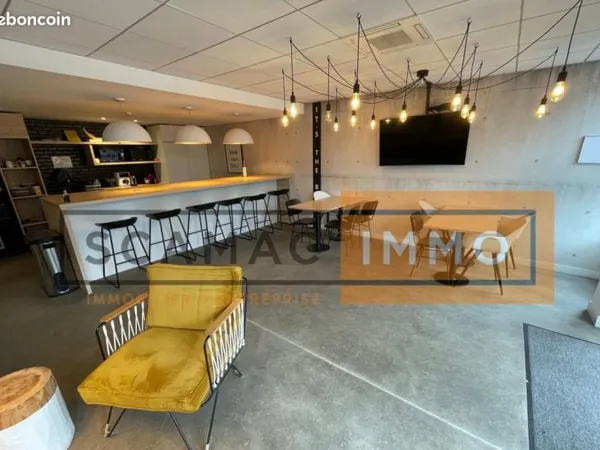 Local industriel 1 375 m²