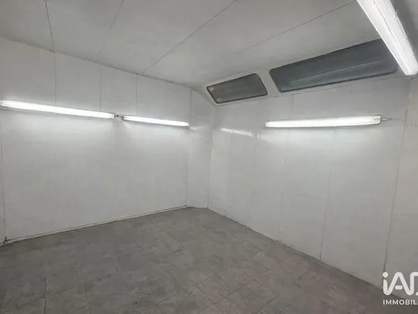 Immeuble commercial 160 m²