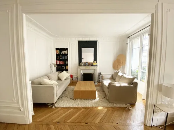 Appartement Lumineux & rénové (Guy Moquet / Rue Legendre)
