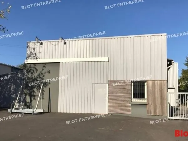Entrepôt 222 m²