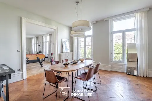 Appartement 6 pièces 180 m²
