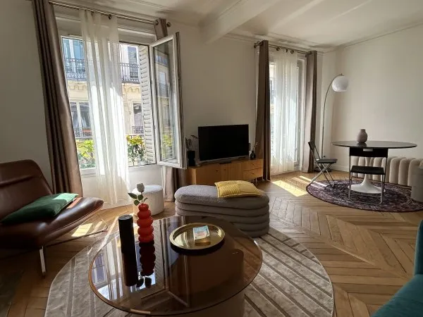 Location estivale appartement Paris (11ème) - Août 2026