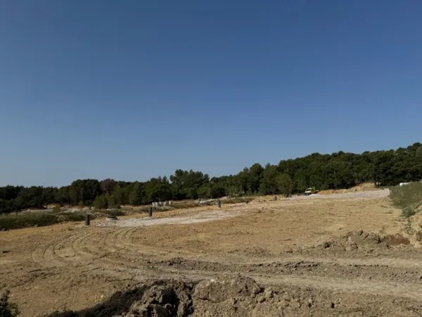 Terrain 330 m²