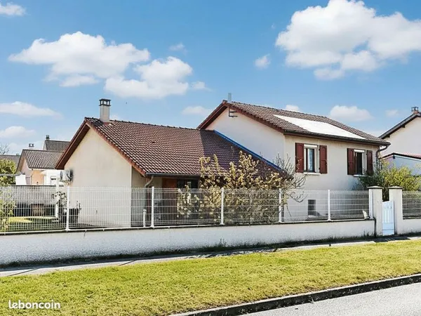 Maison familiale en très bon état et au calme