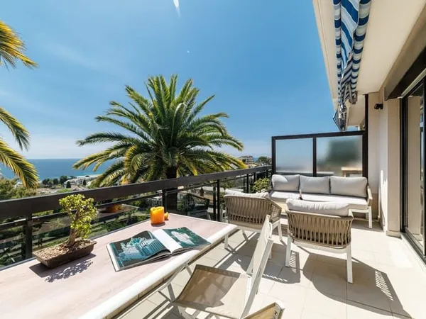 Nice - Lanterne -Magnifique 3 pièces en dernier étage avec terrasse